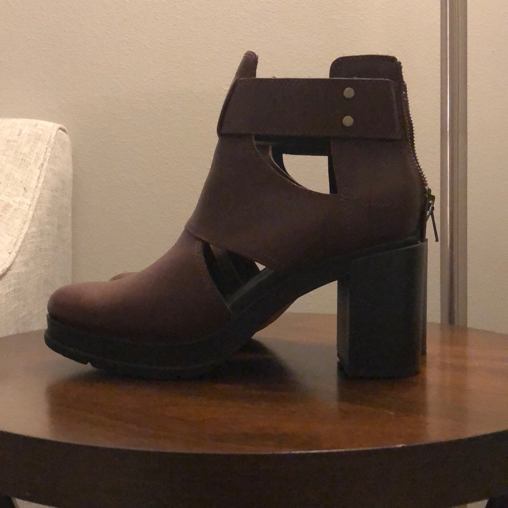 Sorel Margo Cut-Out boot